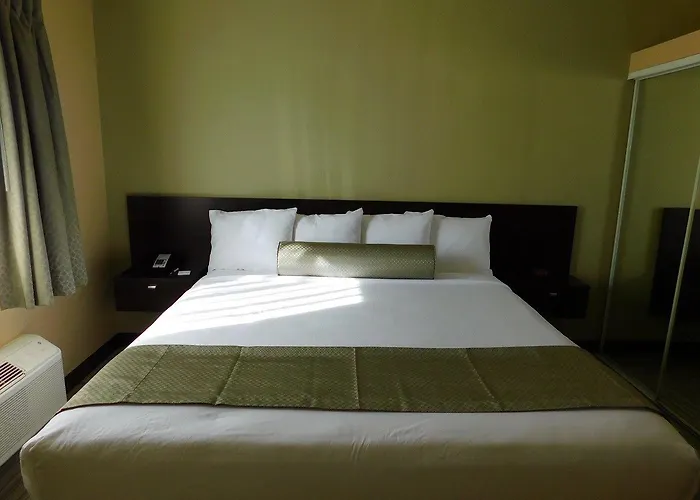 Island Hotel 2*