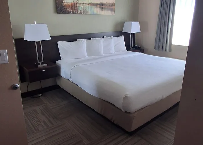 Hotel Island 2*